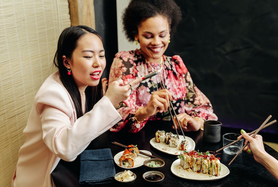 Image illustrating the revolution in the sushi industry, where sustainability and enjoyment go hand in hand